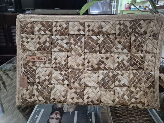 Large woven Straw clutch (Airport)